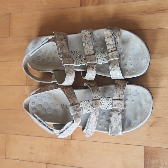 Vionic Amber Sandal - Picture 2 of 5